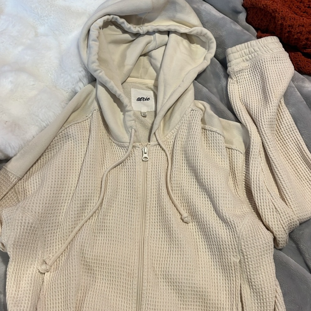 Never worn NWOT aerie cropped hoodie